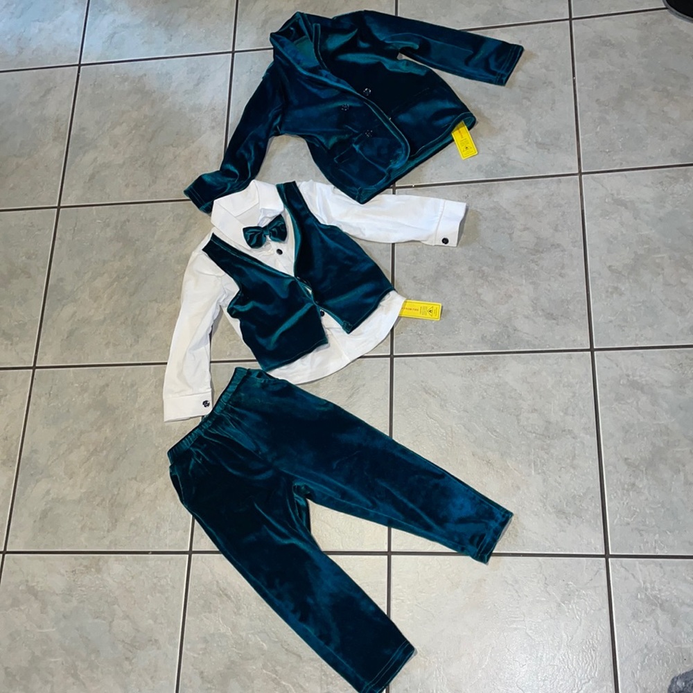 Boys 3 piece suit from shein size 2-3